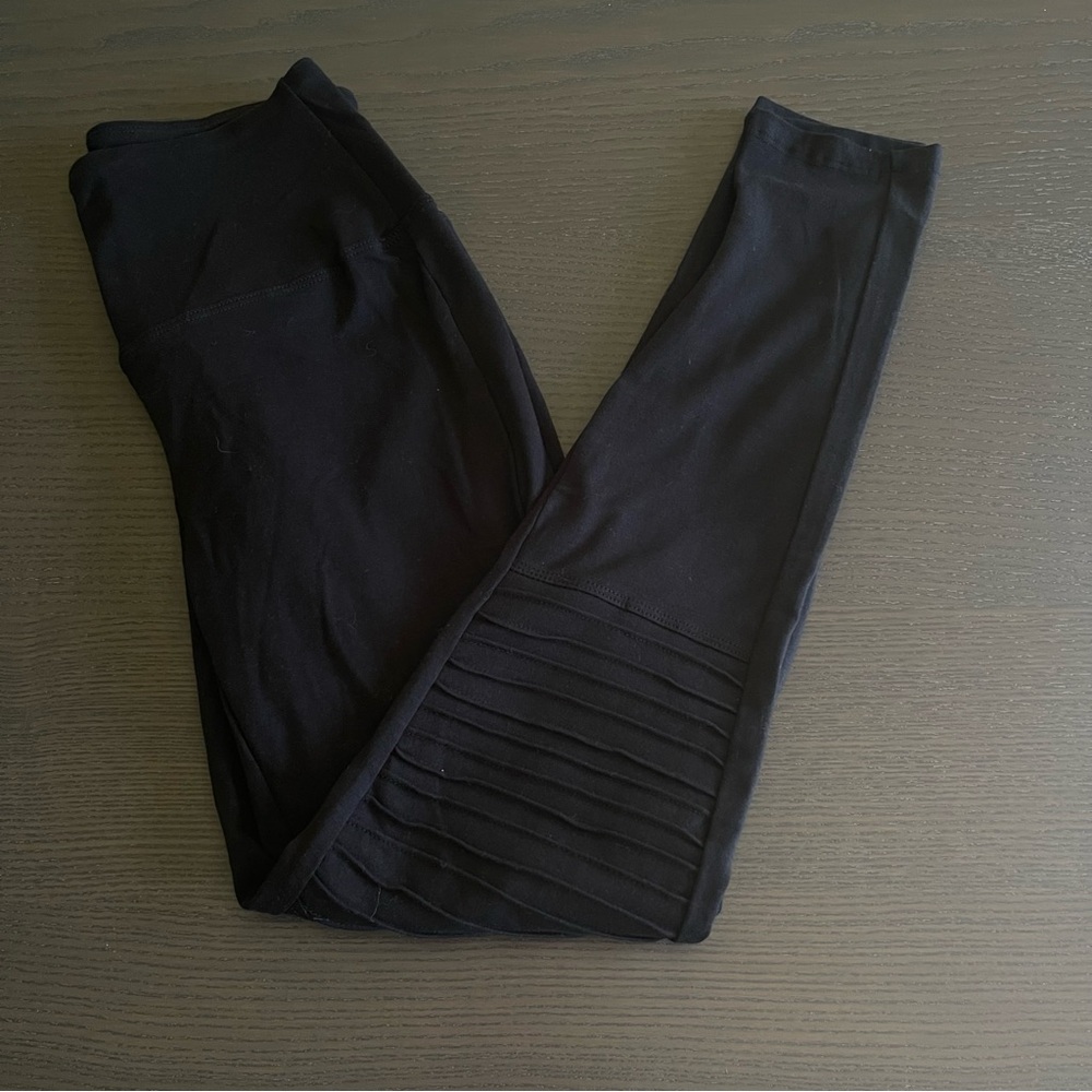 NWT Zenana Outfitters Black Ribbed Leggings
